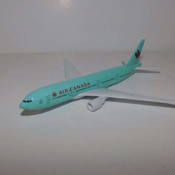 Lot of 6 Diecast Commercial Airplanes 1/300 Daron Realtoy Southwest WestJet AC - Picture 7 of 13